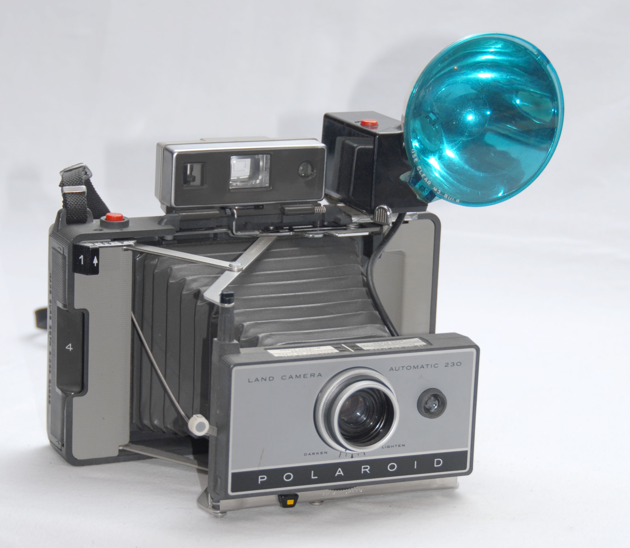 polaroid automatic 230 land camera