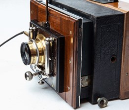 Hand plate camera