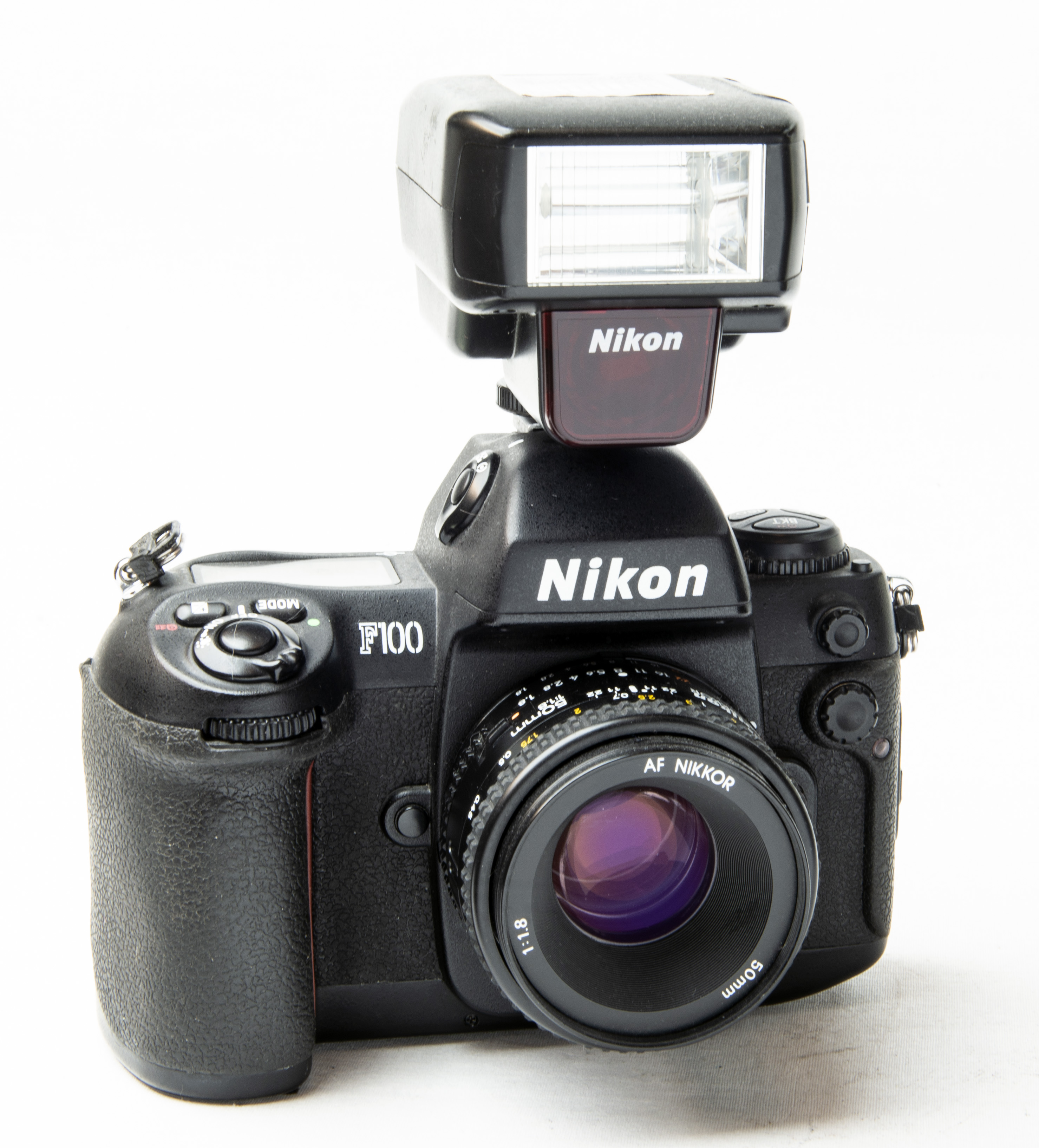 Nikon F100 フラッシュ付き