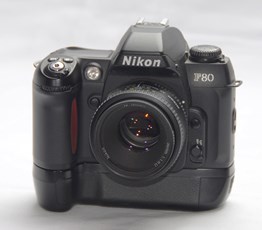 NIKON F80 (BLACK)