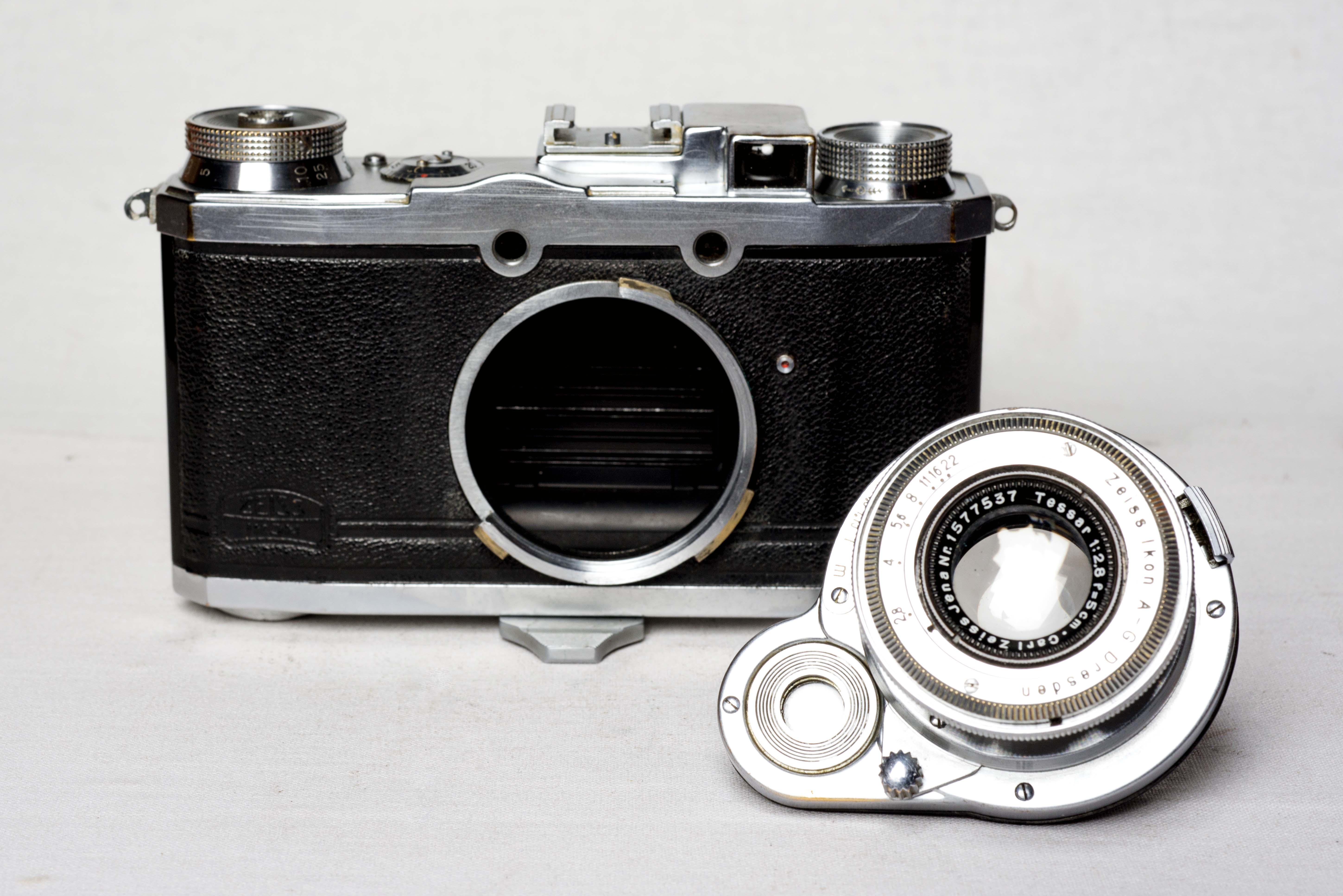 VEB Zeiss Ikon Pentina fm + CZJ 1Q Tessar 2,8/50mm | Câmera analógica VEB Zeiss Ikon Pentina fm + CZJ 1Q Tessar 2,8/50mm | Câmera analógica