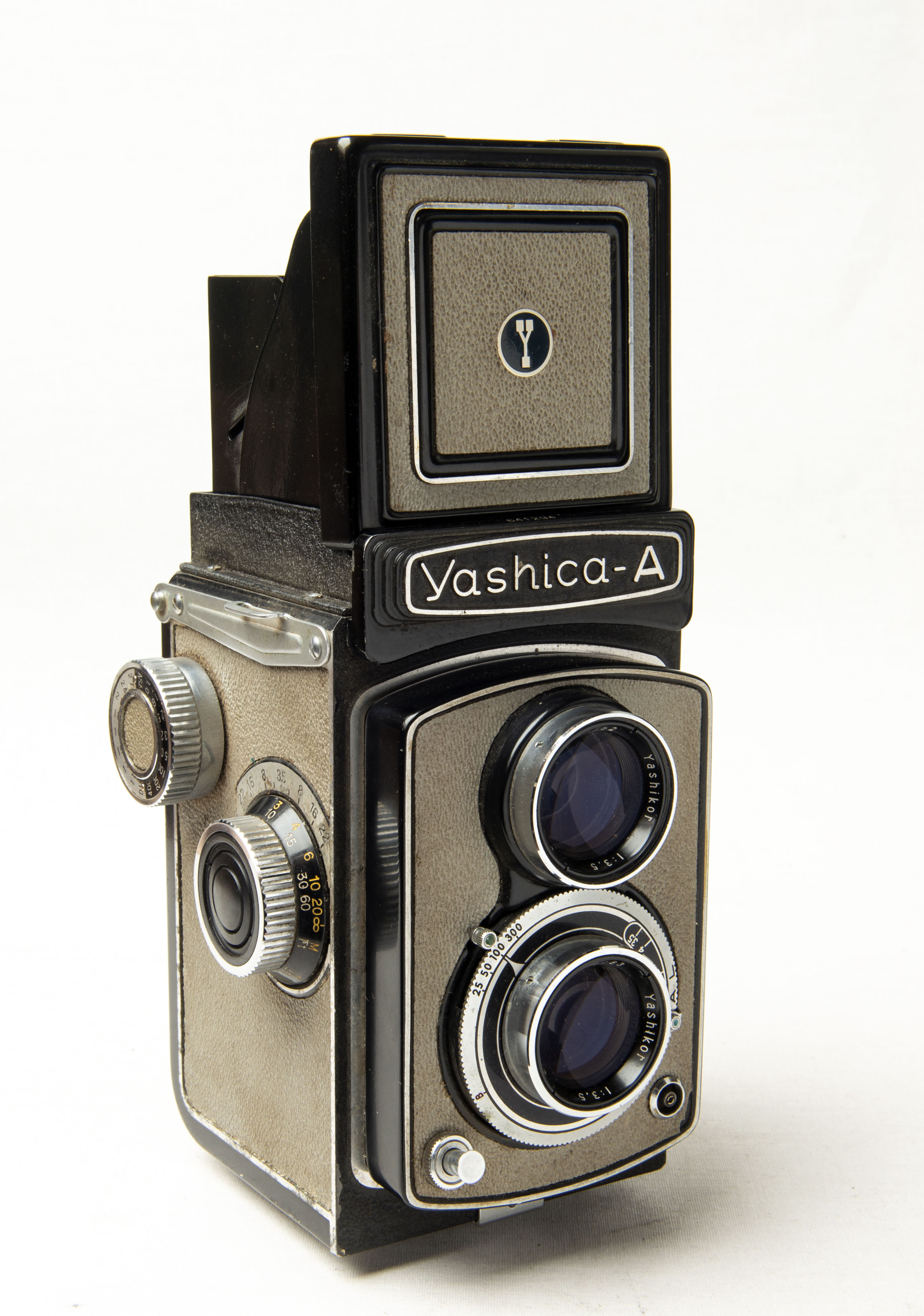 YASHICA A GRIS