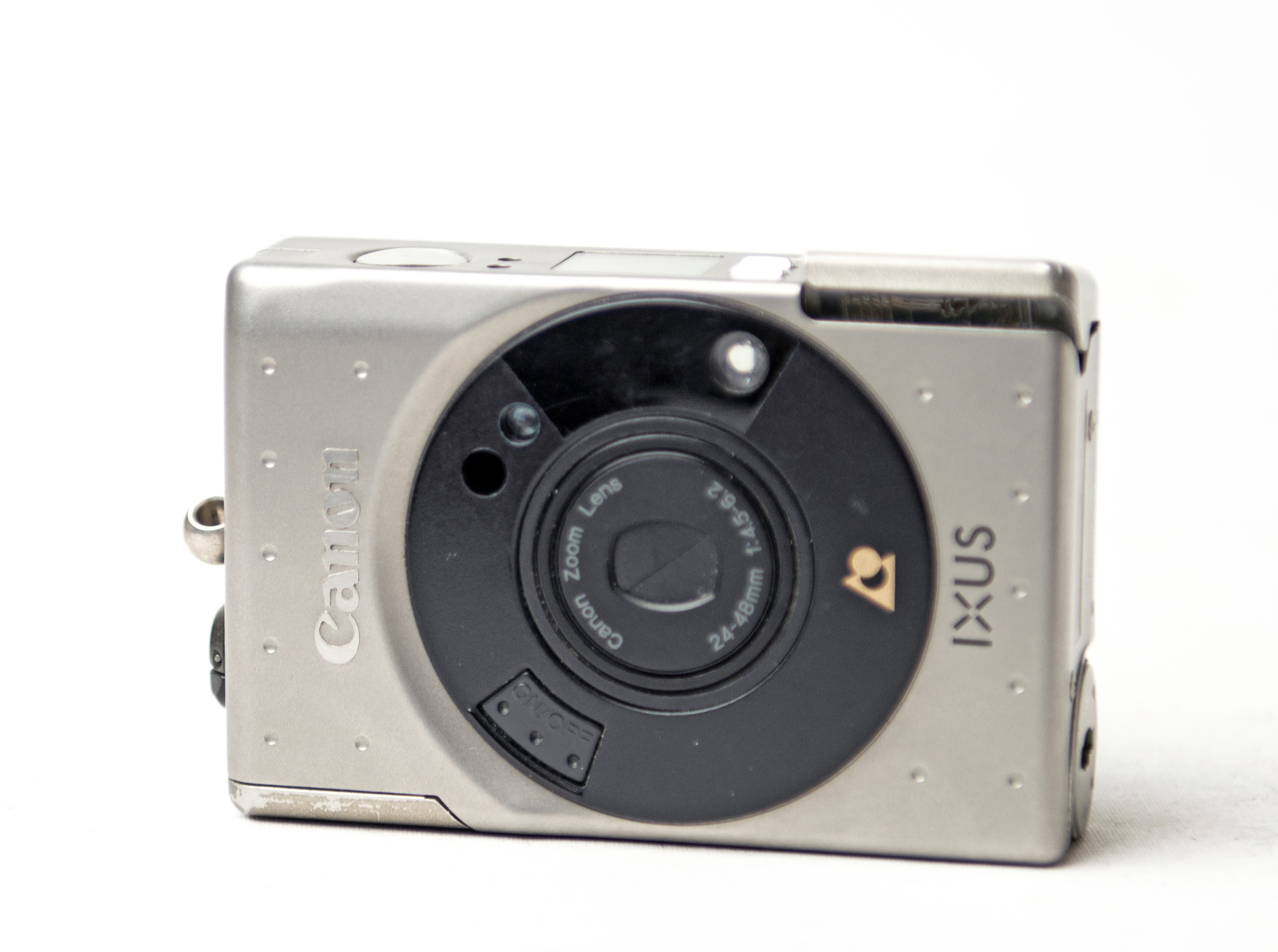 CANON IXUS