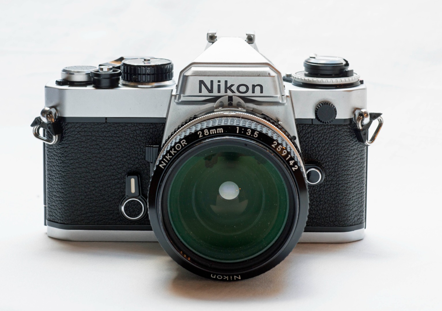 Nikon FE - Chrome
