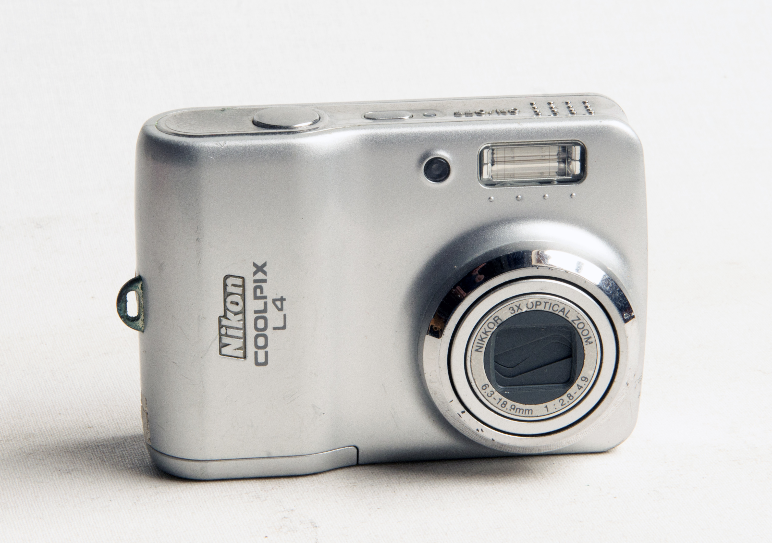 NIKON COOLPIX L 4