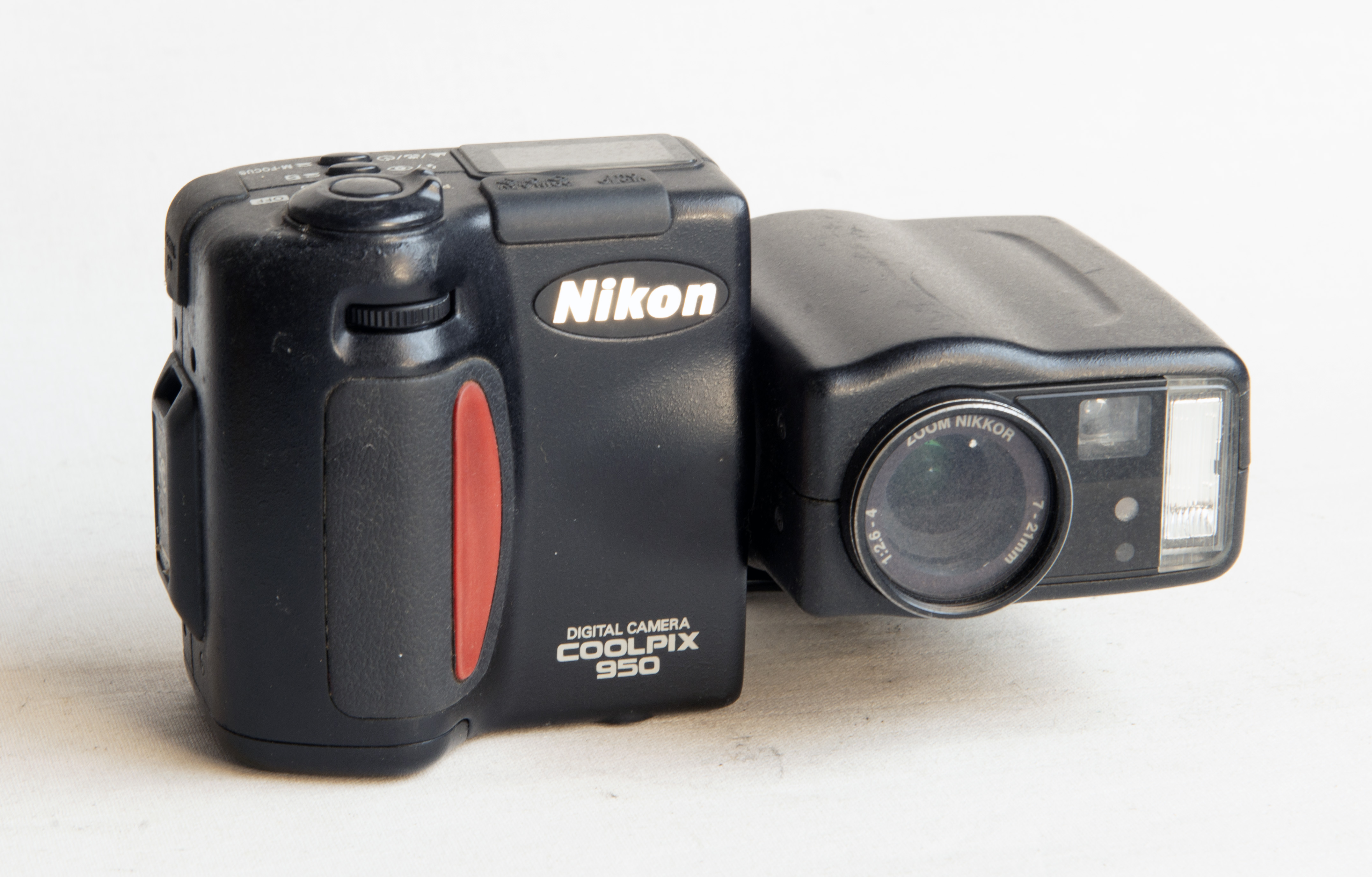NIKON COOLPIX 950
