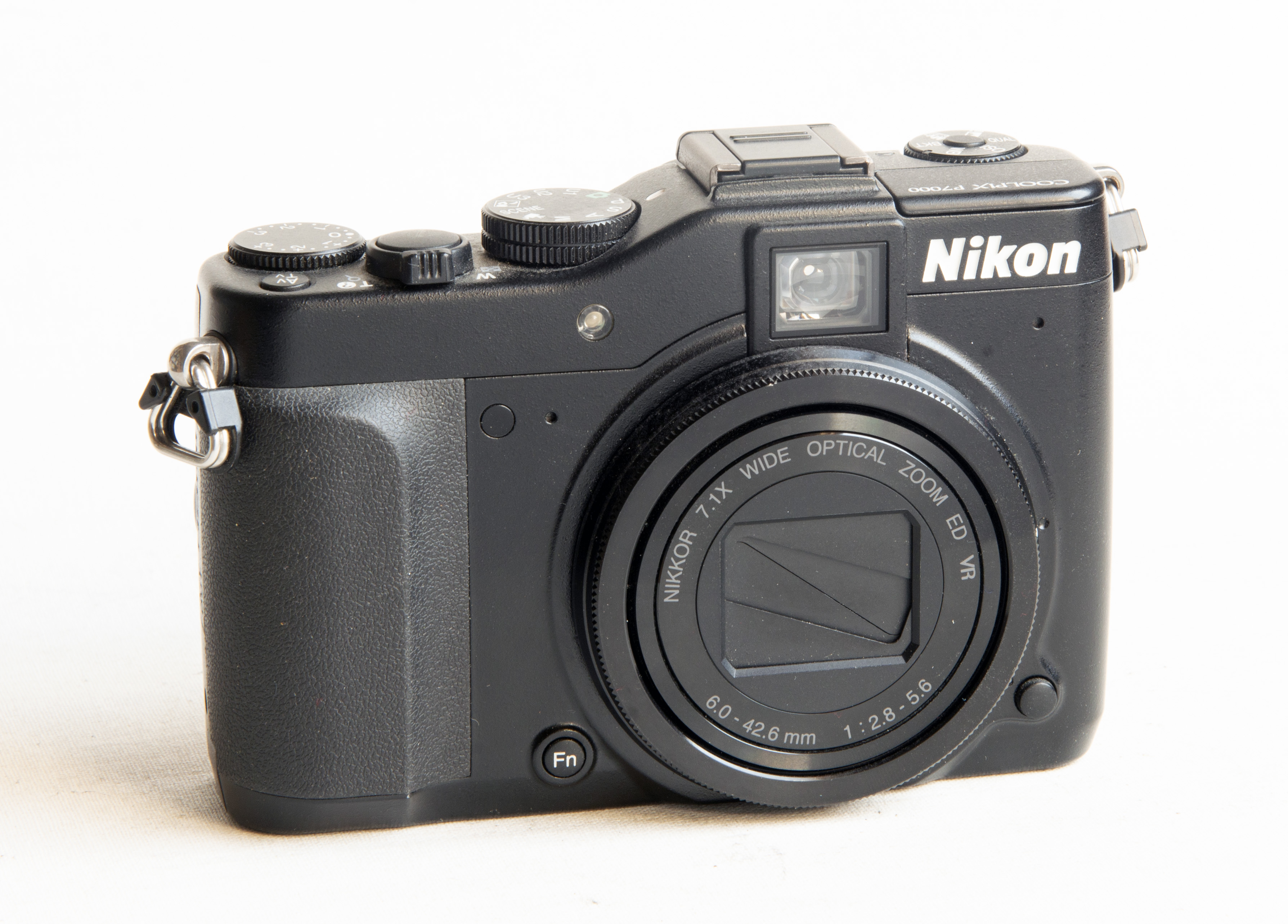 NIKON COOLPIX P 7000